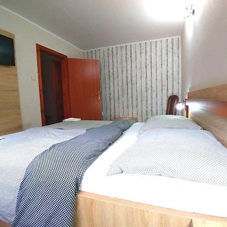 Pod Hradom Restaurant & Pension Topoľčany Zewnętrze zdjęcie