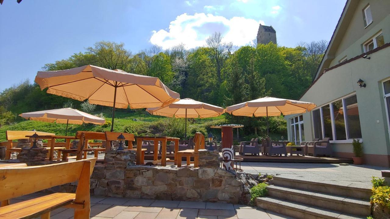 Pod Hradom Restaurant & Pension Topoľčany Zewnętrze zdjęcie