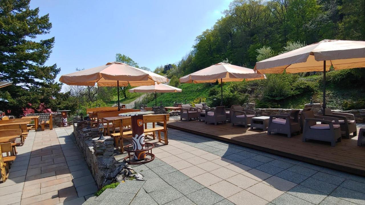 Pod Hradom Restaurant & Pension Topoľčany Zewnętrze zdjęcie