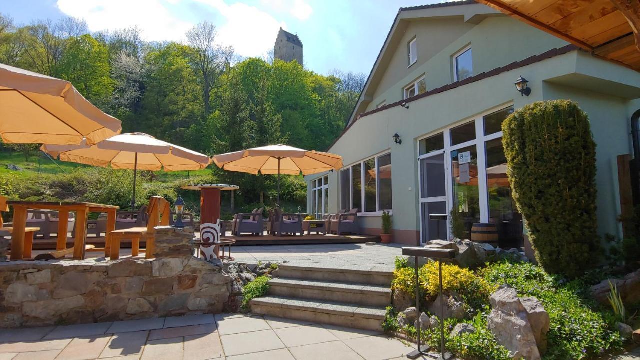 Pod Hradom Restaurant & Pension Topoľčany Zewnętrze zdjęcie