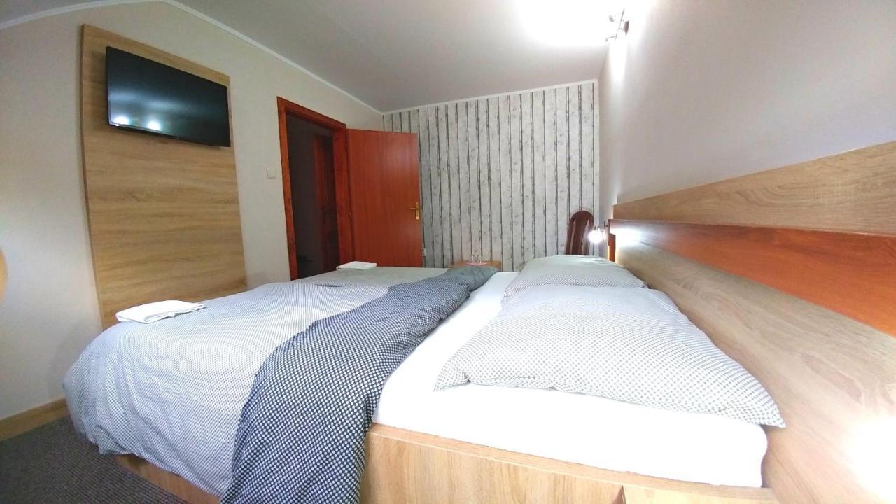 Pod Hradom Restaurant & Pension Topoľčany Zewnętrze zdjęcie