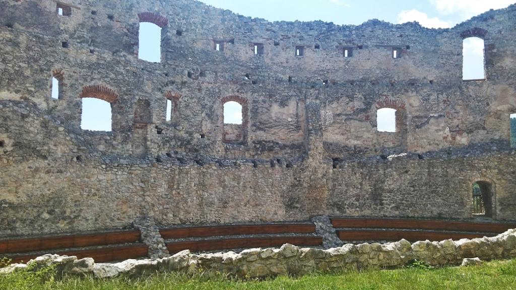 Pod Hradom Restaurant & Pension Topoľčany Zewnętrze zdjęcie