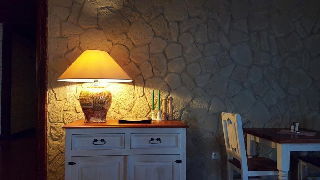 Pod Hradom Restaurant & Pension Topoľčany Zewnętrze zdjęcie