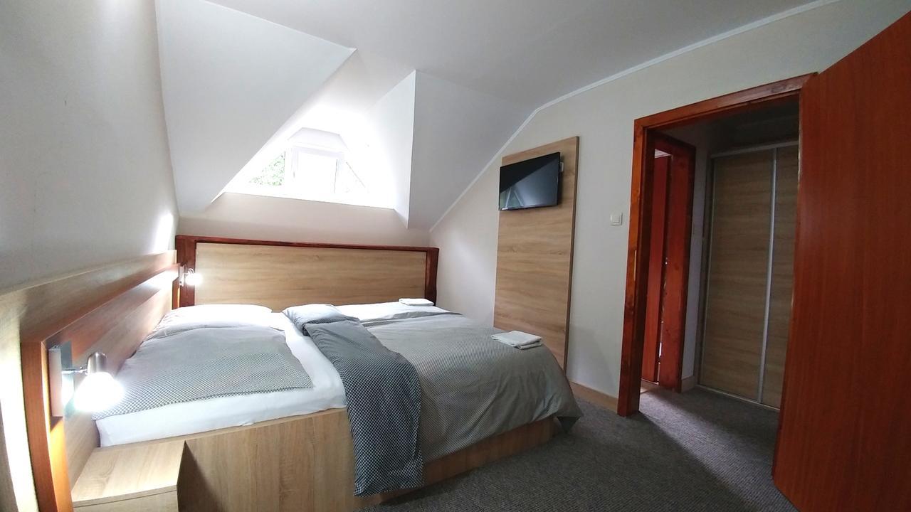 Pod Hradom Restaurant & Pension Topoľčany Zewnętrze zdjęcie