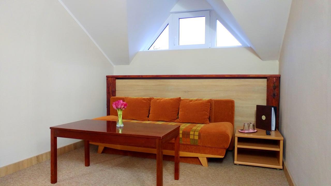 Pod Hradom Restaurant & Pension Topoľčany Zewnętrze zdjęcie
