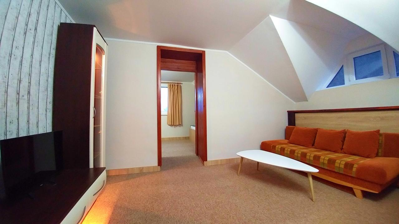 Pod Hradom Restaurant & Pension Topoľčany Zewnętrze zdjęcie