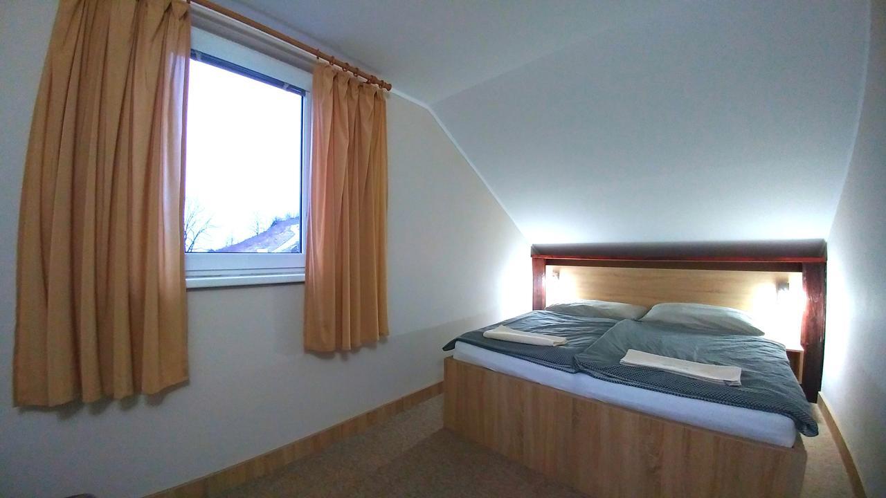 Pod Hradom Restaurant & Pension Topoľčany Zewnętrze zdjęcie