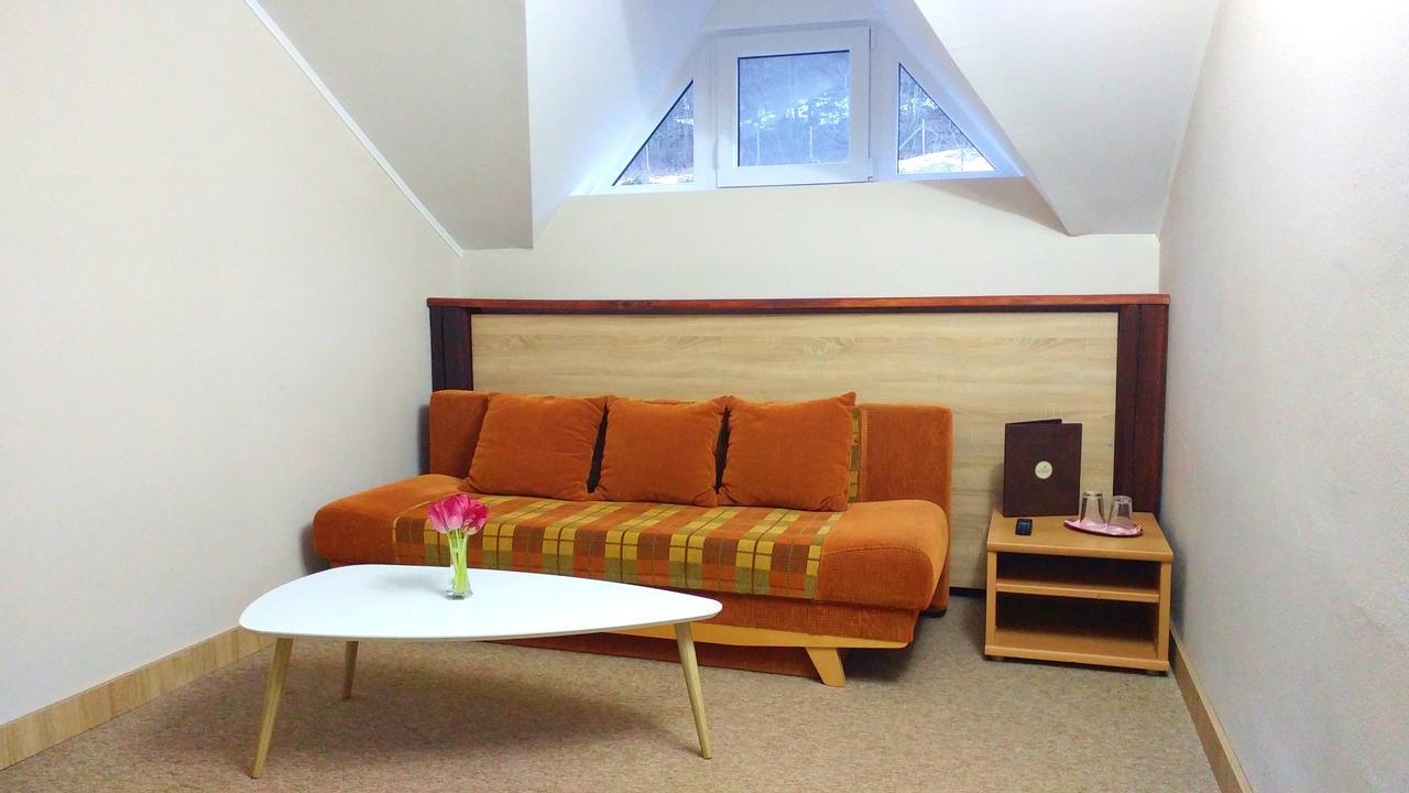 Pod Hradom Restaurant & Pension Topoľčany Zewnętrze zdjęcie