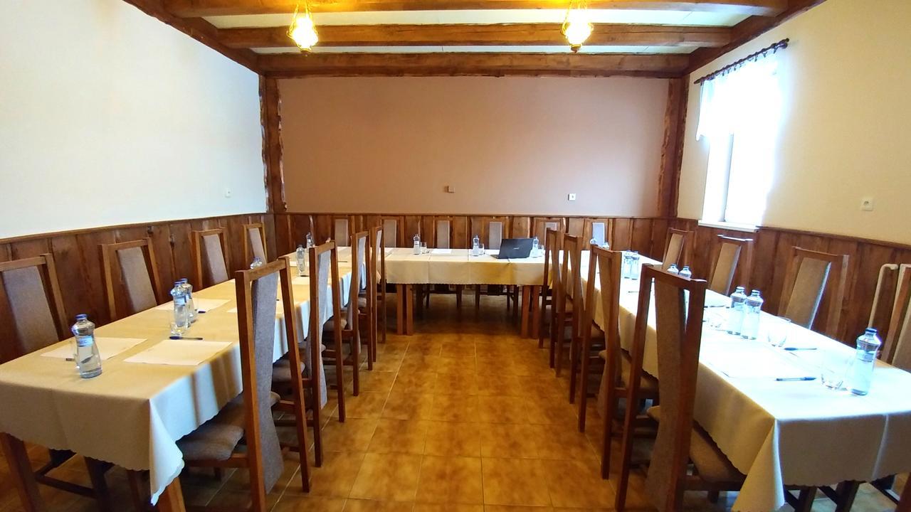 Pod Hradom Restaurant & Pension Topoľčany Zewnętrze zdjęcie