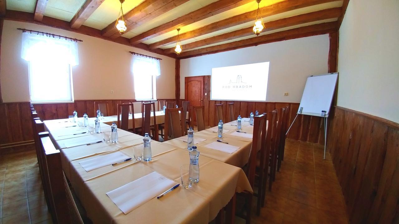 Pod Hradom Restaurant & Pension Topoľčany Zewnętrze zdjęcie