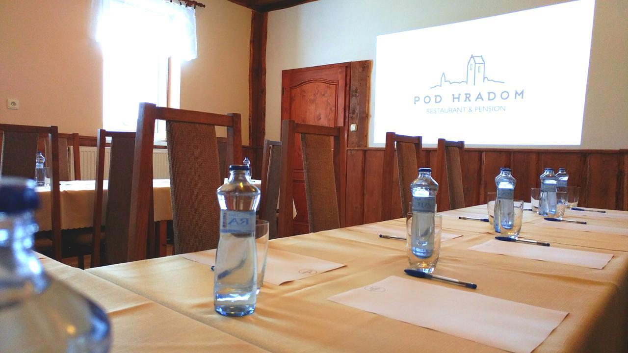 Pod Hradom Restaurant & Pension Topoľčany Zewnętrze zdjęcie