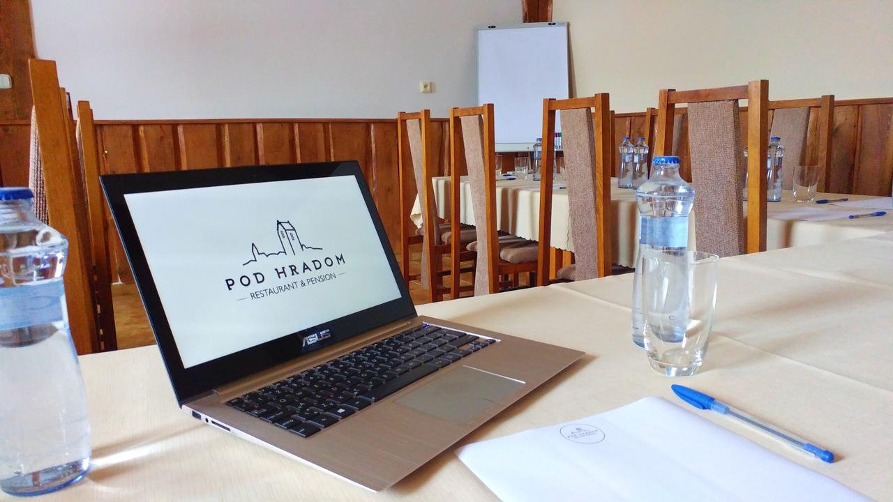 Pod Hradom Restaurant & Pension Topoľčany Zewnętrze zdjęcie