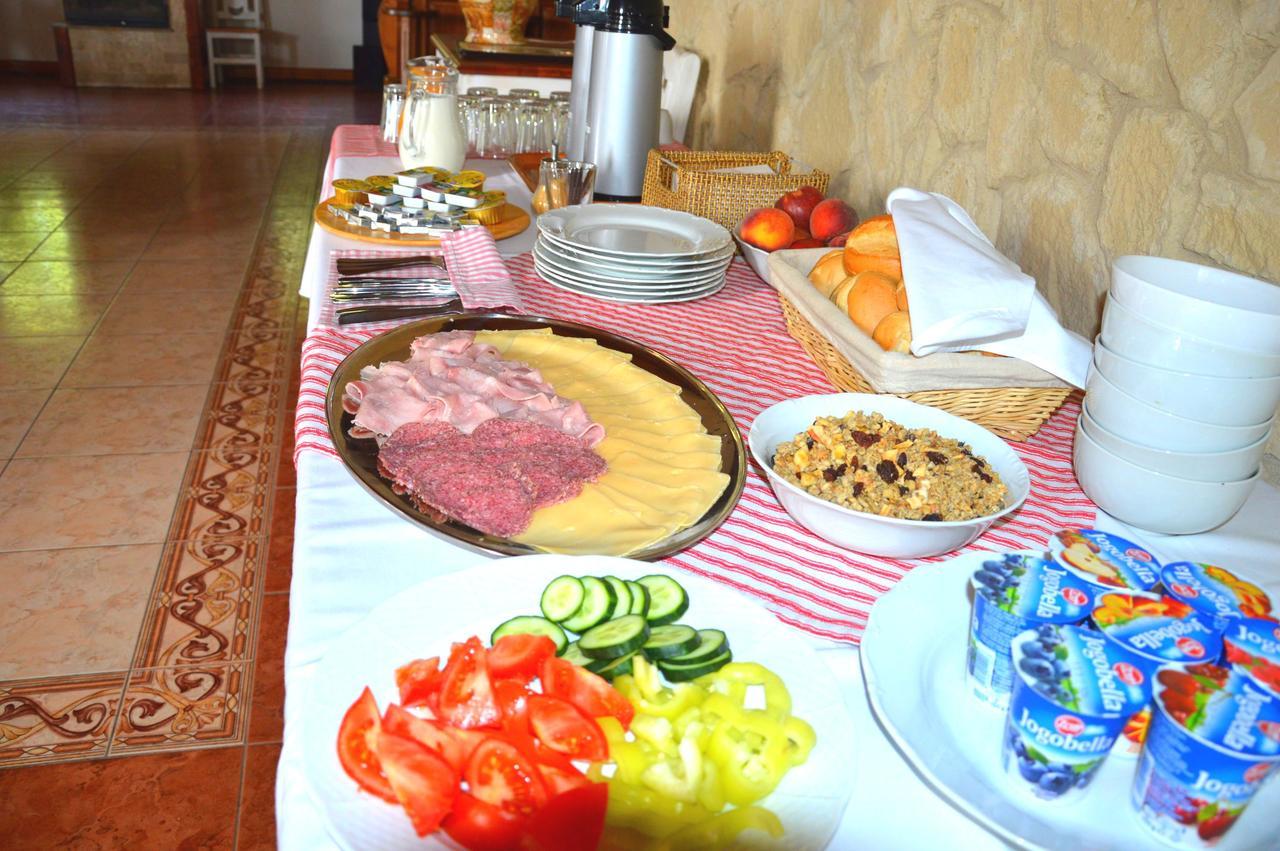 Pod Hradom Restaurant & Pension Topoľčany Zewnętrze zdjęcie